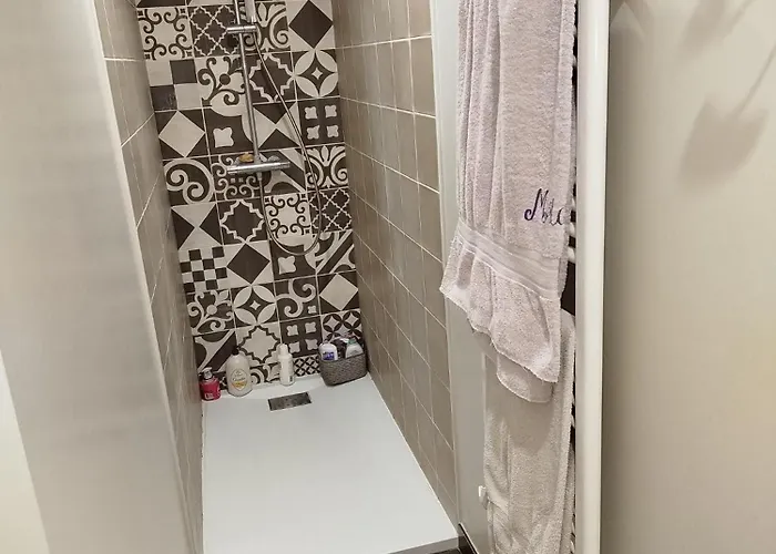 Grande Cosy Avec Salle De Bain Proche Centre Frühstückspension